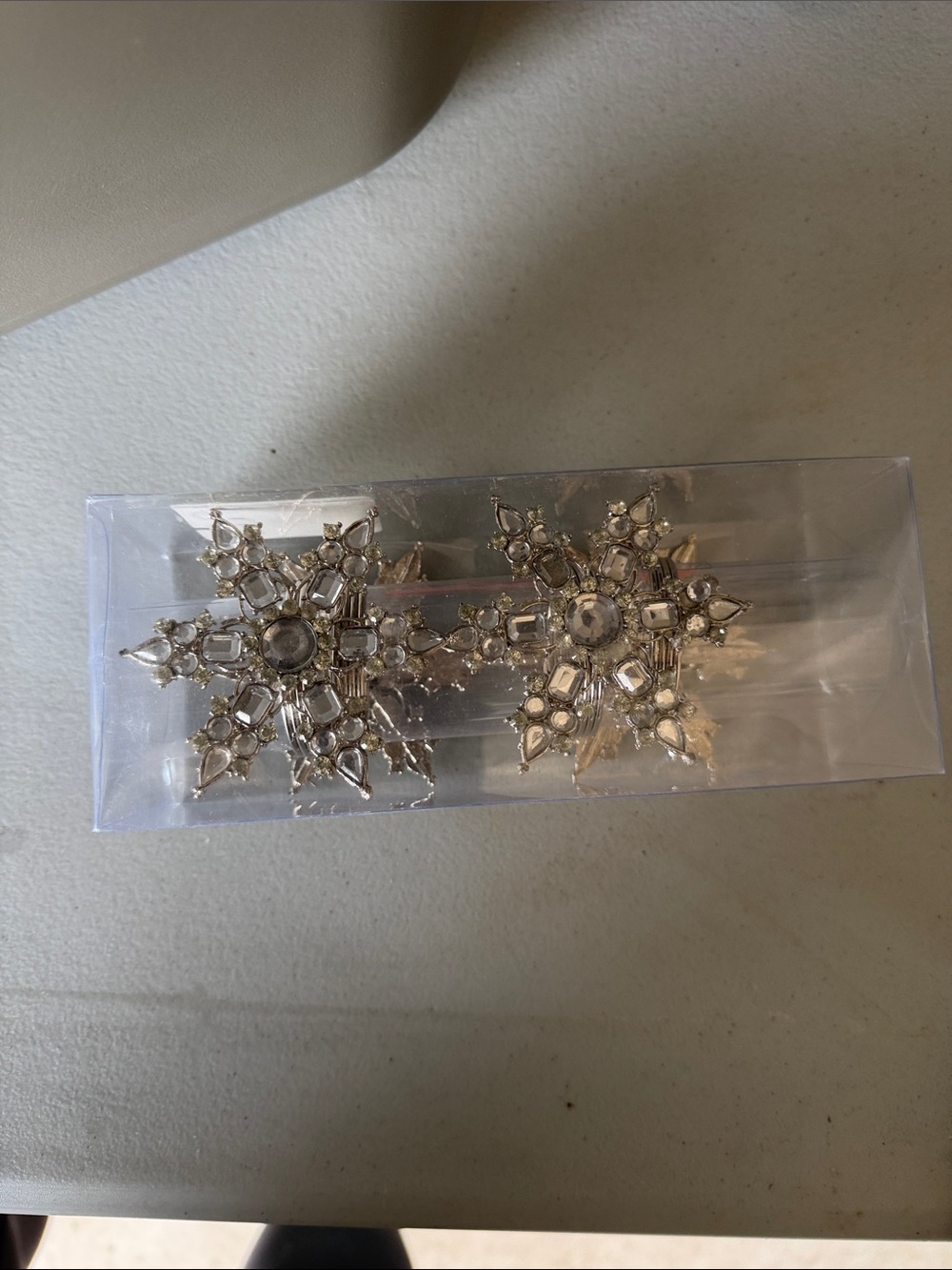 New in box Silver Snowflake Napkin Rings - 4